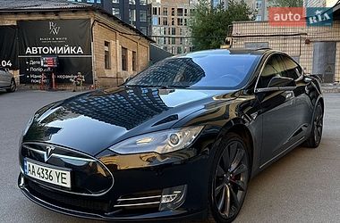 Лифтбек Tesla Model S 2014 в Киеве