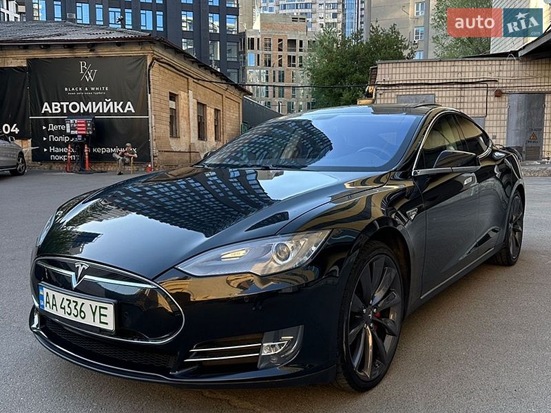 Лифтбек Tesla Model S 2014 в Киеве