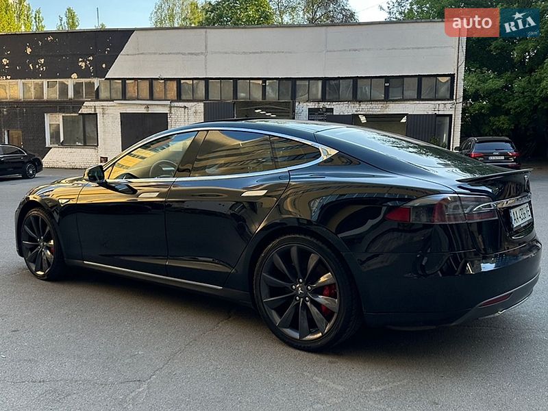 Лифтбек Tesla Model S 2014 в Киеве