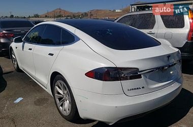 Лифтбек Tesla Model S 2016 в Черновцах