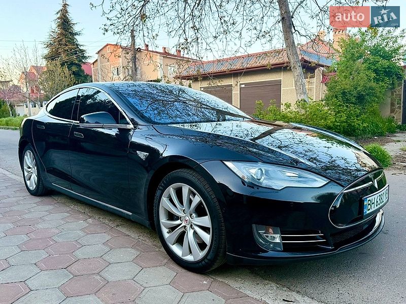 Лифтбек Tesla Model S 2015 в Одессе