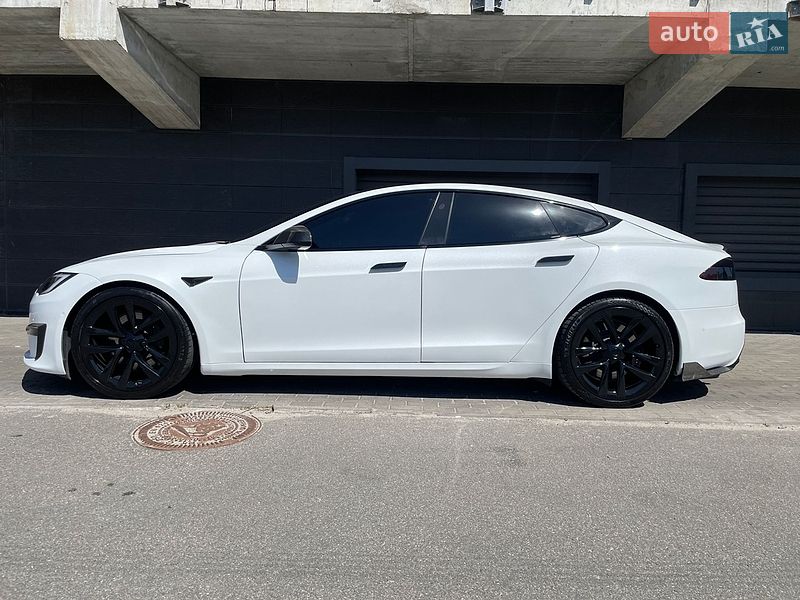 Лифтбек Tesla Model S 2021 в Киеве