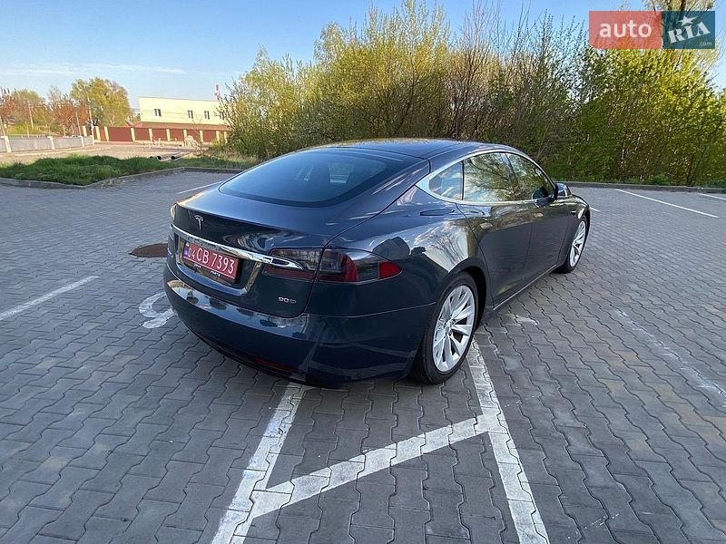 Лифтбек Tesla Model S 2017 в Киеве