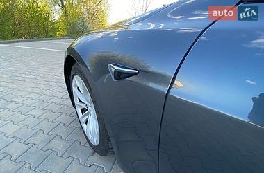 Лифтбек Tesla Model S 2017 в Киеве