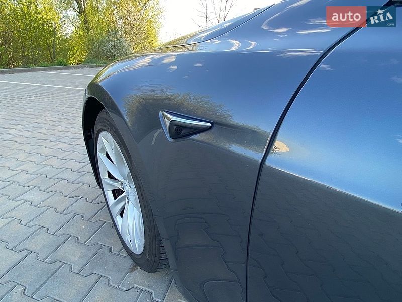 Лифтбек Tesla Model S 2017 в Киеве