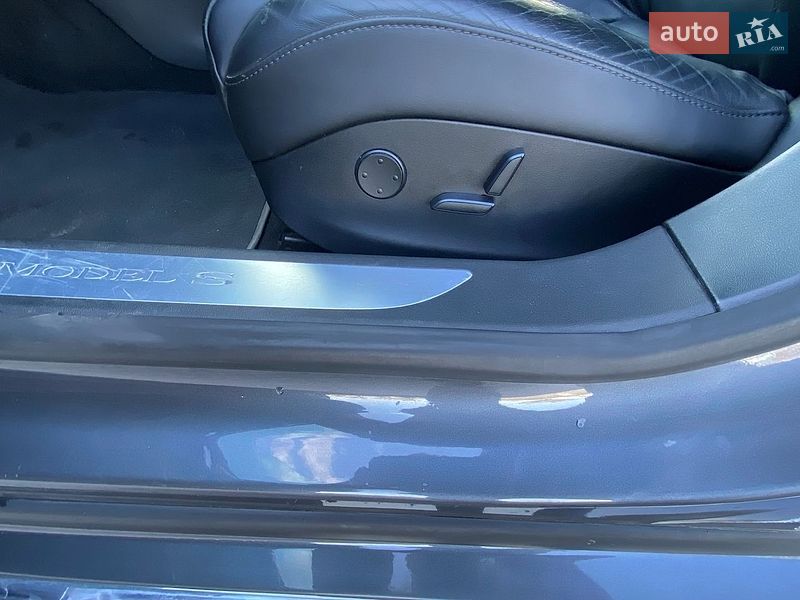Лифтбек Tesla Model S 2017 в Киеве