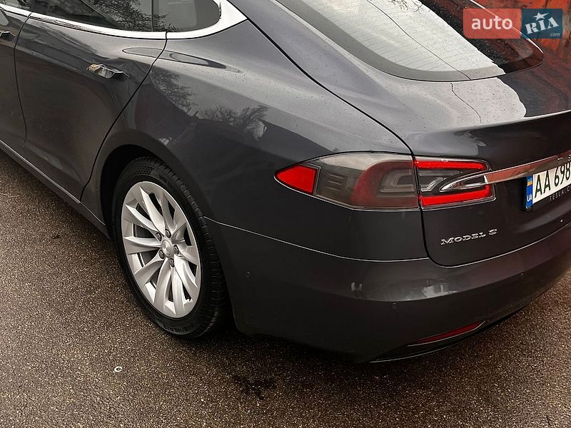 Лифтбек Tesla Model S 2017 в Киеве