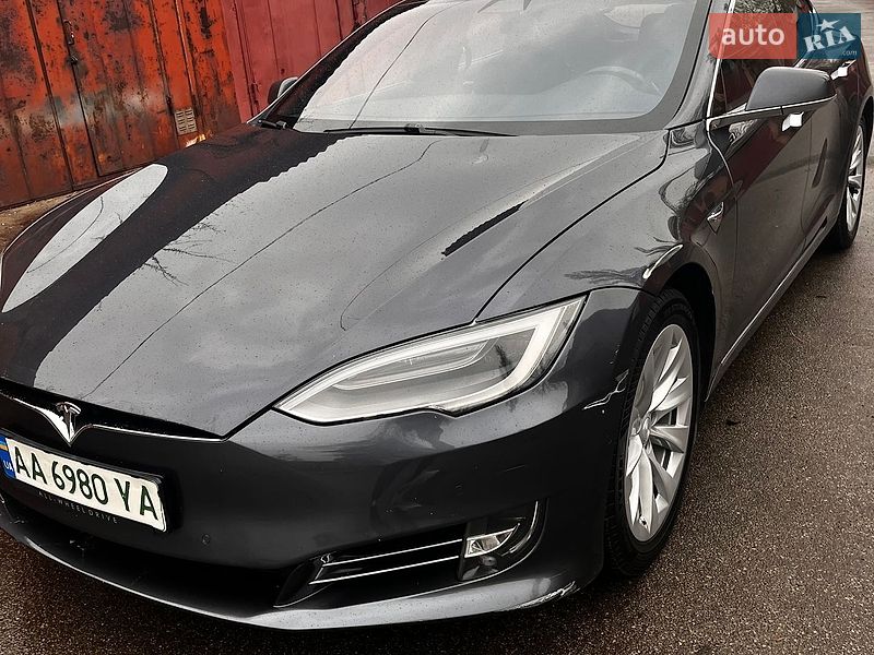 Лифтбек Tesla Model S 2017 в Киеве