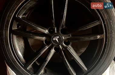 Лифтбек Tesla Model S 2017 в Киеве
