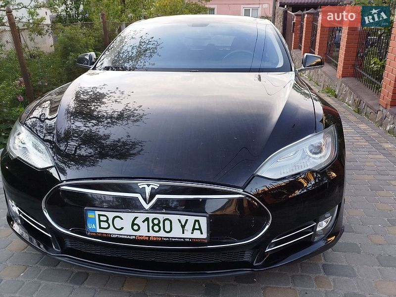 Лифтбек Tesla Model S 2013 в Львове