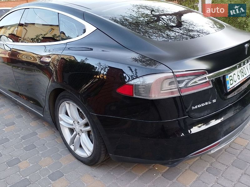 Лифтбек Tesla Model S 2013 в Львове