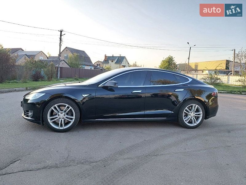 Лифтбек Tesla Model S 2013 в Киеве