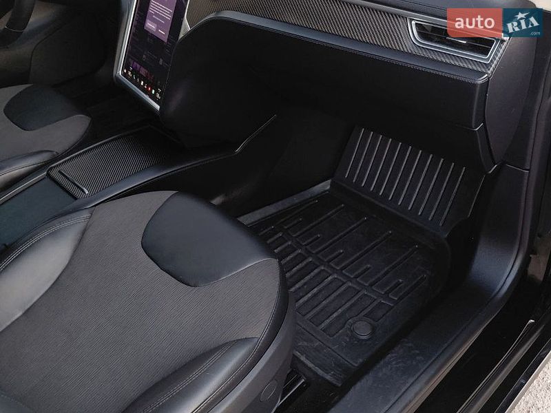Лифтбек Tesla Model S 2013 в Киеве