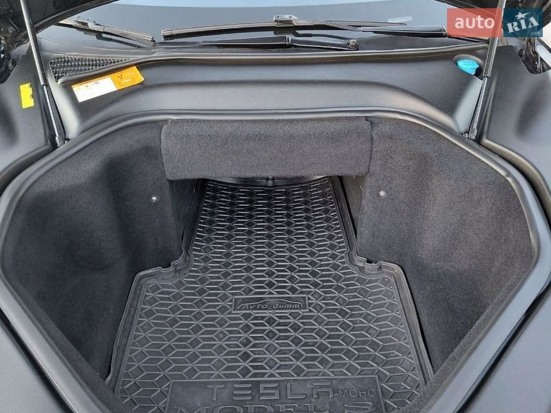 Лифтбек Tesla Model S 2013 в Киеве