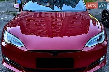 Лифтбек Tesla Model S 2017 в Сходнице