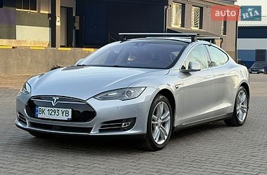 Лифтбек Tesla Model S 2014 в Ровно