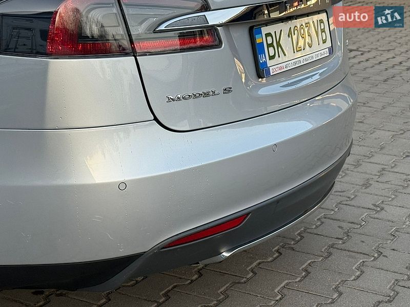 Лифтбек Tesla Model S 2014 в Ровно