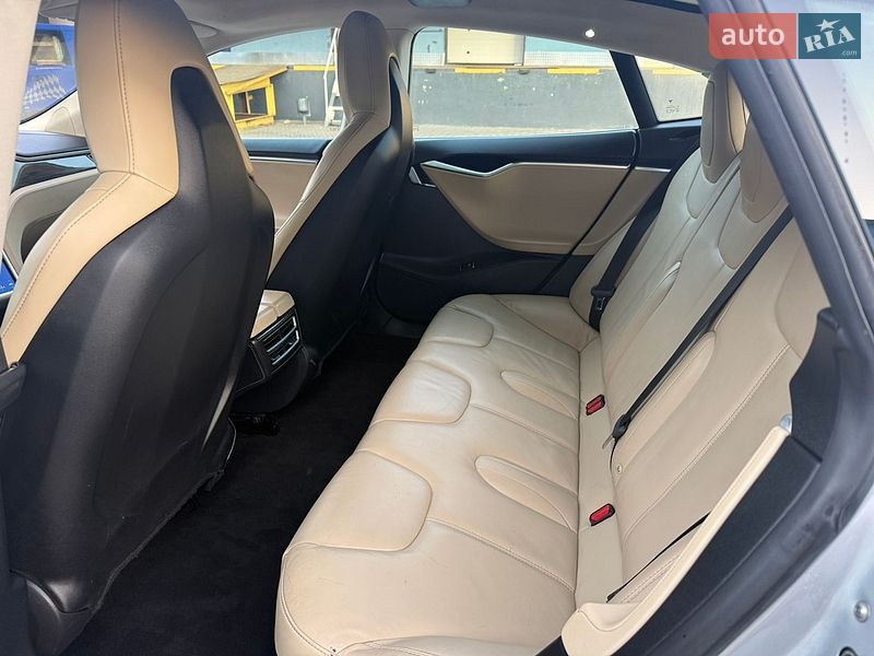 Лифтбек Tesla Model S 2014 в Ровно