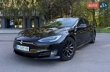 Лифтбек Tesla Model S 2018 в Клевани