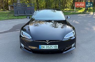 Лифтбек Tesla Model S 2018 в Клевани
