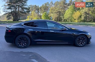 Лифтбек Tesla Model S 2018 в Клевани