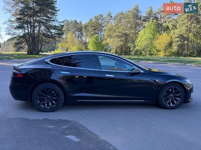 Лифтбек Tesla Model S 2018 в Клевани