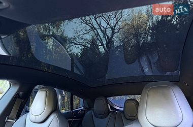 Лифтбек Tesla Model S 2018 в Клевани