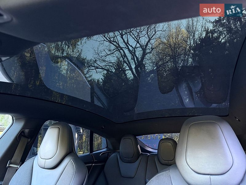 Лифтбек Tesla Model S 2018 в Клевани