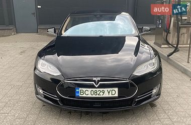 Ліфтбек Tesla Model S 2015 в Стрию