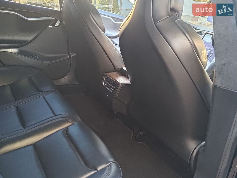 Ліфтбек Tesla Model S 2017 в Києві