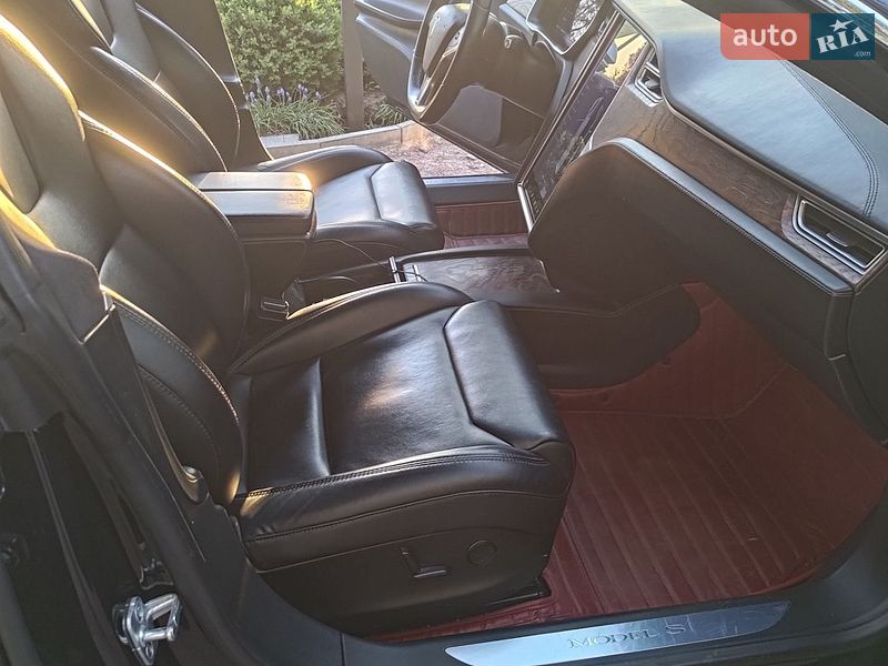 Ліфтбек Tesla Model S 2017 в Києві