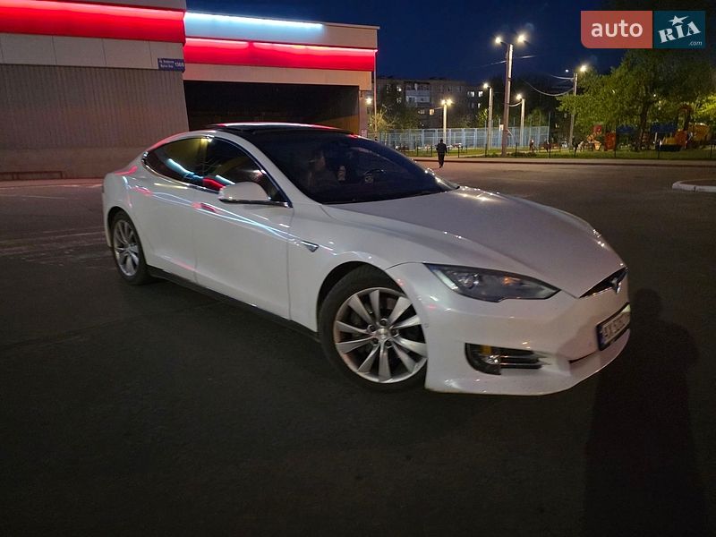 Ліфтбек Tesla Model S 2016 в Харкові