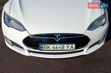 Ліфтбек Tesla Model S 2013 в Сарнах