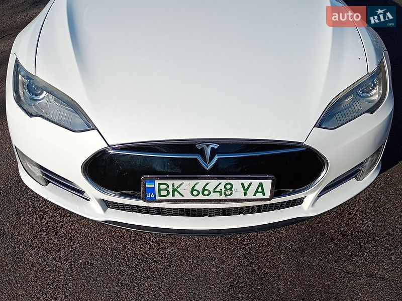 Ліфтбек Tesla Model S 2013 в Сарнах
