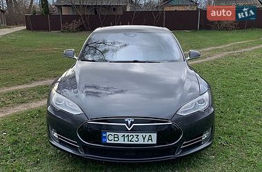 Лифтбек Tesla Model S 2015 в Чернигове