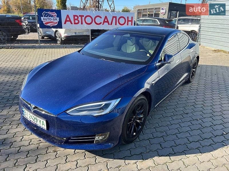 Лифтбек Tesla Model S 2017 в Кременчуге
