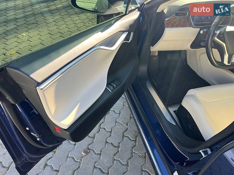 Лифтбек Tesla Model S 2017 в Кременчуге