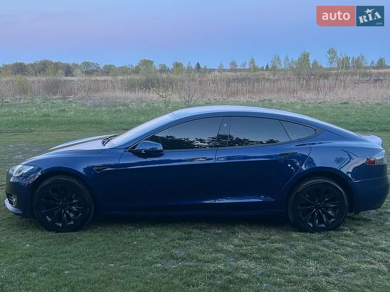 Ліфтбек Tesla Model S 2017 в Пирятині