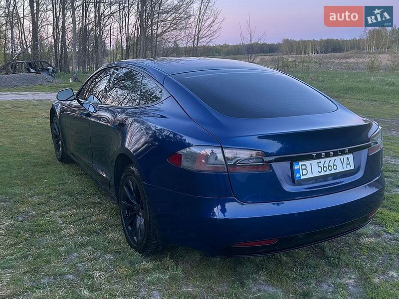 Ліфтбек Tesla Model S 2017 в Пирятині