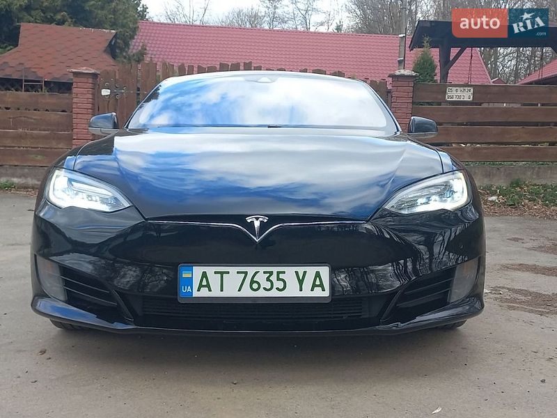 Лифтбек Tesla Model S 2016 в Ивано-Франковске