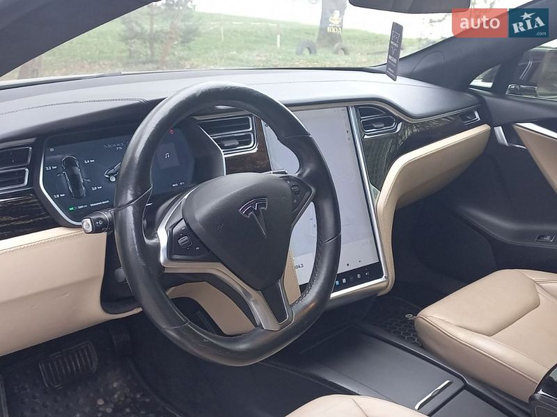 Лифтбек Tesla Model S 2016 в Ивано-Франковске