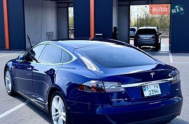 Лифтбек Tesla Model S 2015 в Виннице