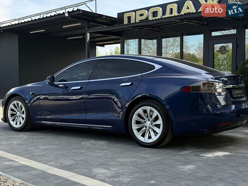 Ліфтбек Tesla Model S 2017 в Івано-Франківську