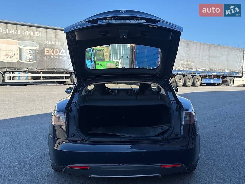 Ліфтбек Tesla Model S 2013 в Вінниці
