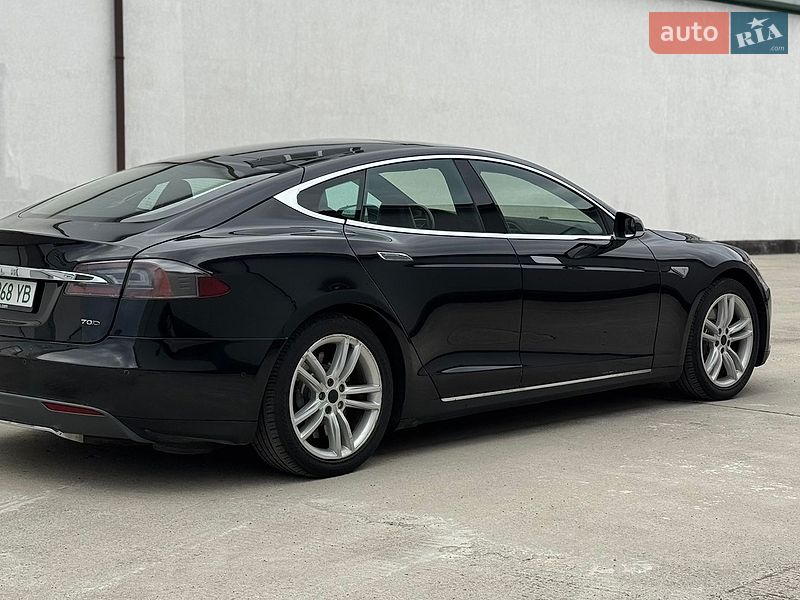 Ліфтбек Tesla Model S 2015 в Вінниці