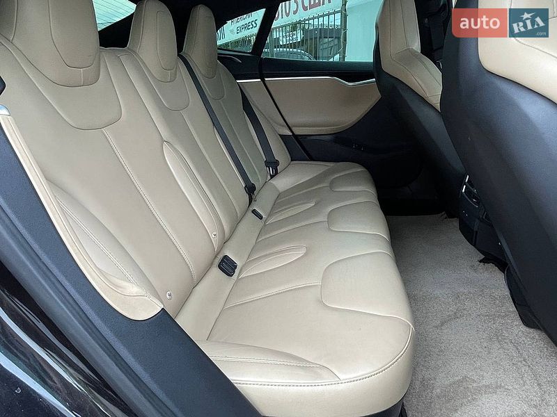 Ліфтбек Tesla Model S 2016 в Києві