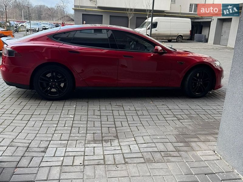 Ліфтбек Tesla Model S 2014 в Черкасах
