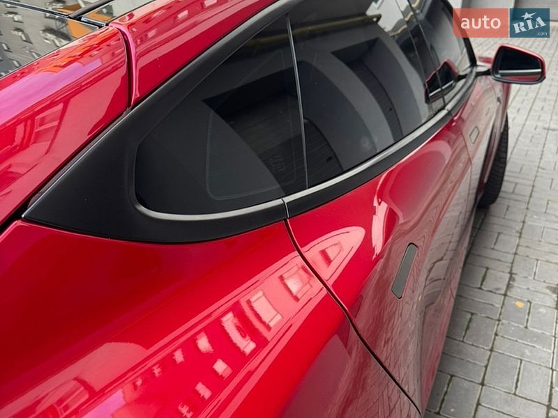 Ліфтбек Tesla Model S 2014 в Черкасах
