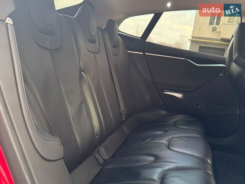 Ліфтбек Tesla Model S 2014 в Черкасах