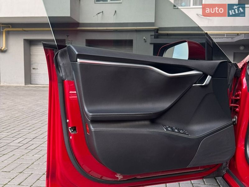 Ліфтбек Tesla Model S 2014 в Черкасах
